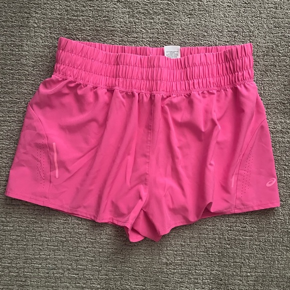 Women’s Large Asics lined shorts - Picture 1 of 3